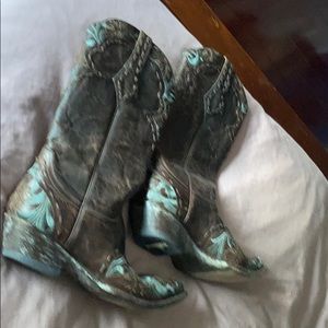 Beautiful cowboy boots turquoise and brown